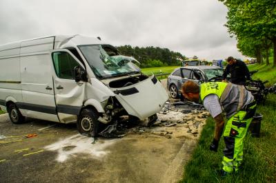 Weil der Stadt B295: Transporter kracht in Gegenverkehr - 3 verletzte Personen